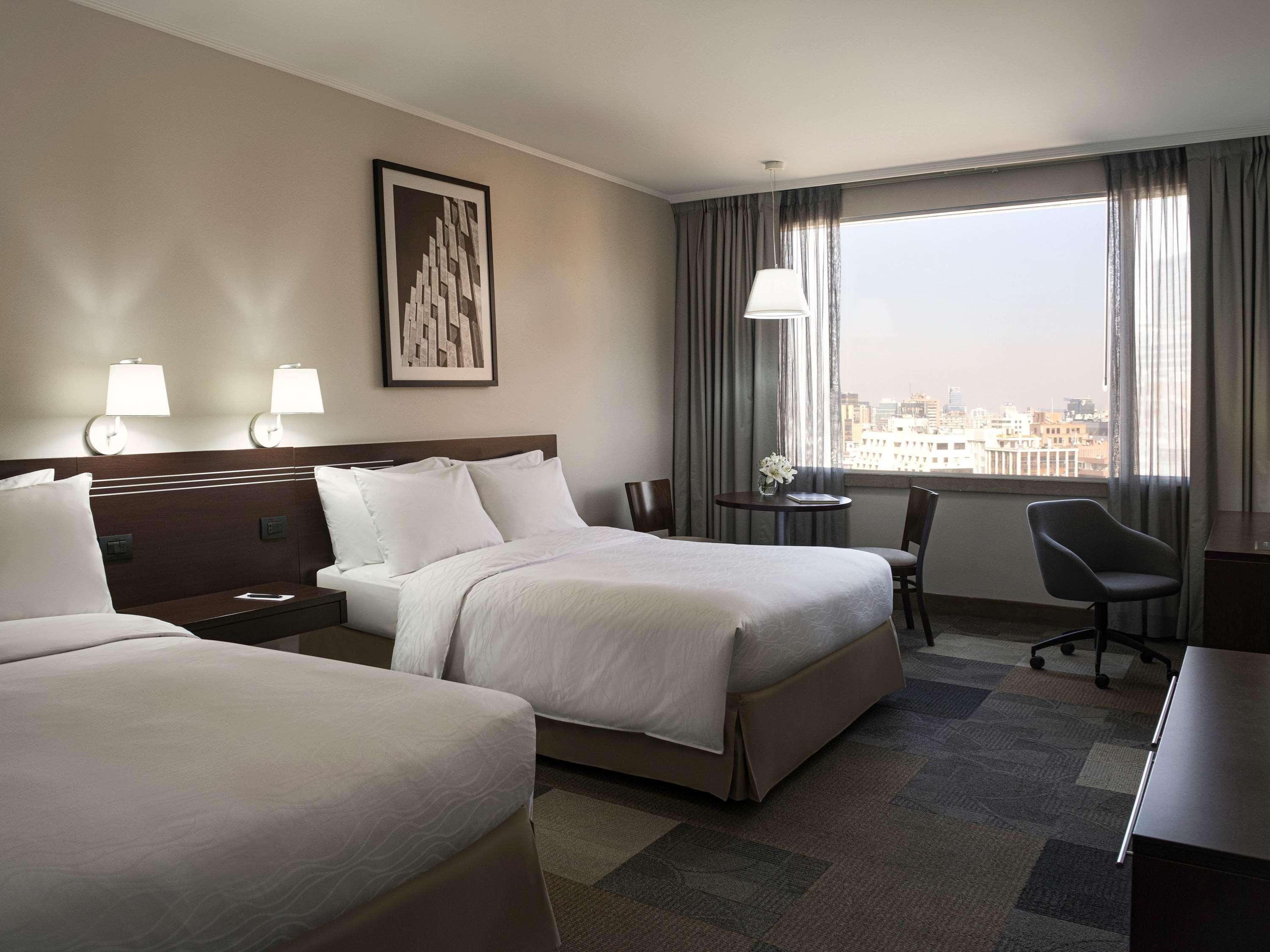 Pullman Santiago El Bosque Hotel ภายนอก รูปภาพ A guest room at the Hilton San Francisco