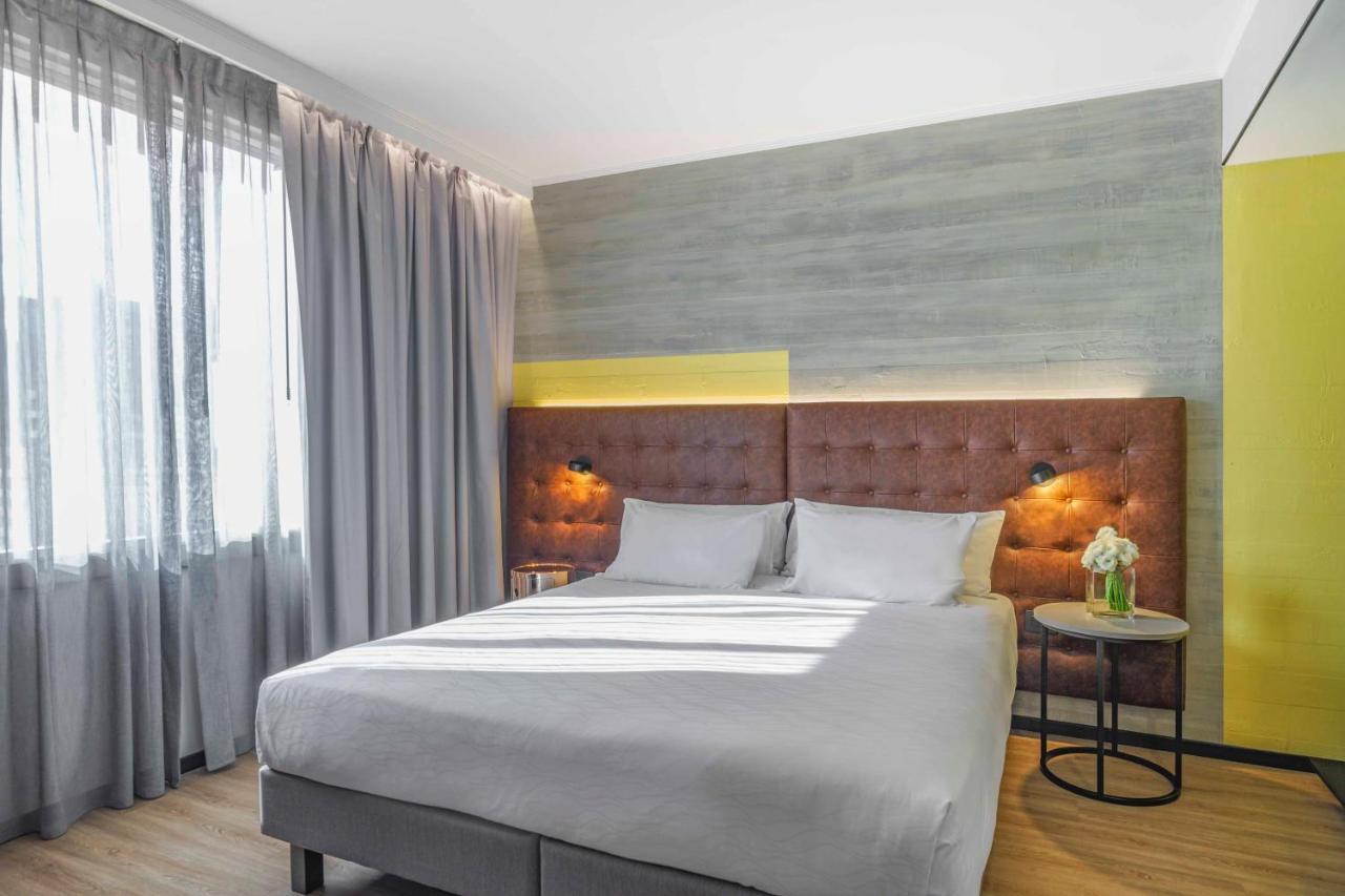 Pullman Santiago El Bosque Hotel ภายนอก รูปภาพ A room at the hotel