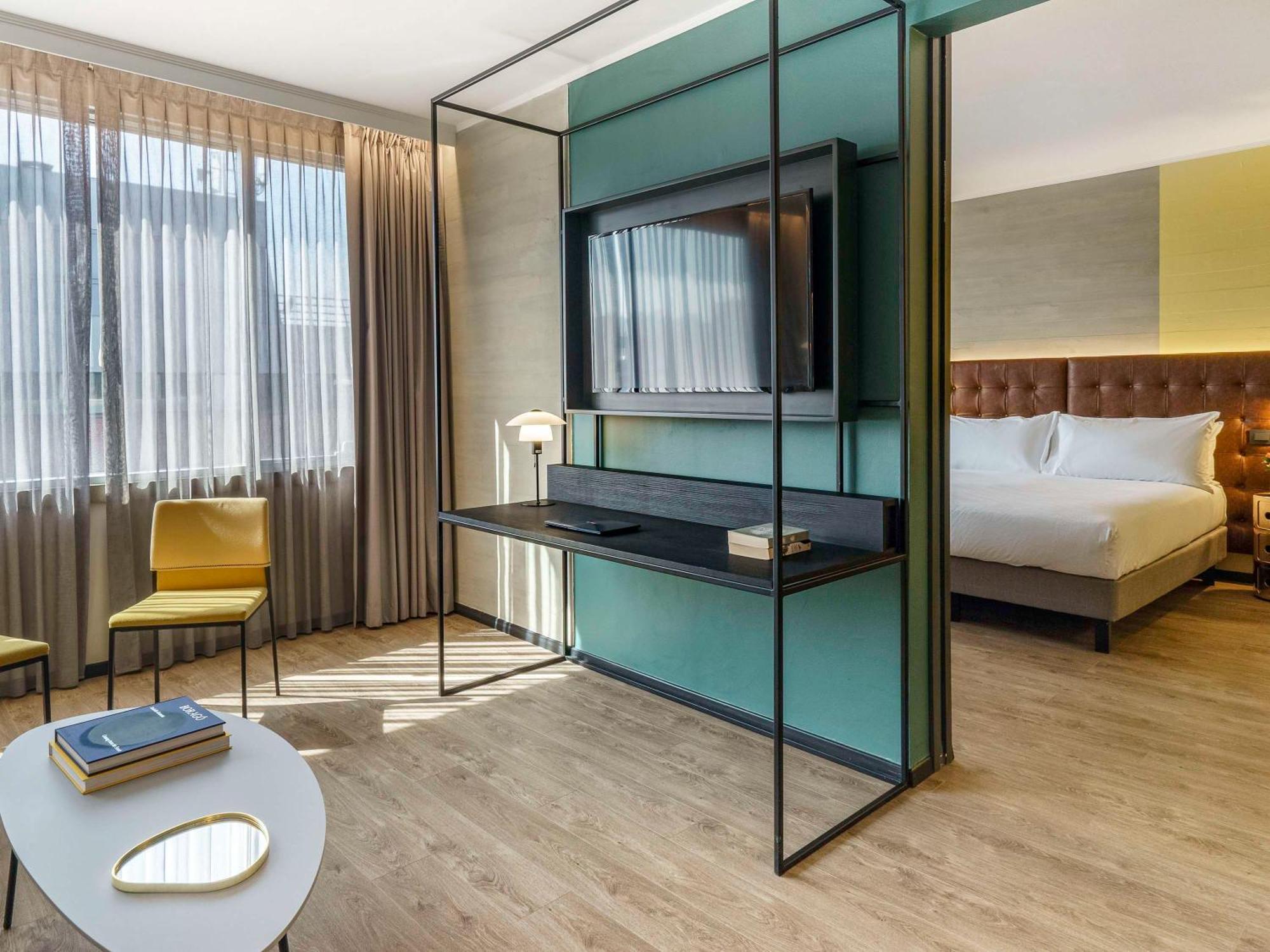 Pullman Santiago El Bosque Hotel ภายนอก รูปภาพ A room at the hotel