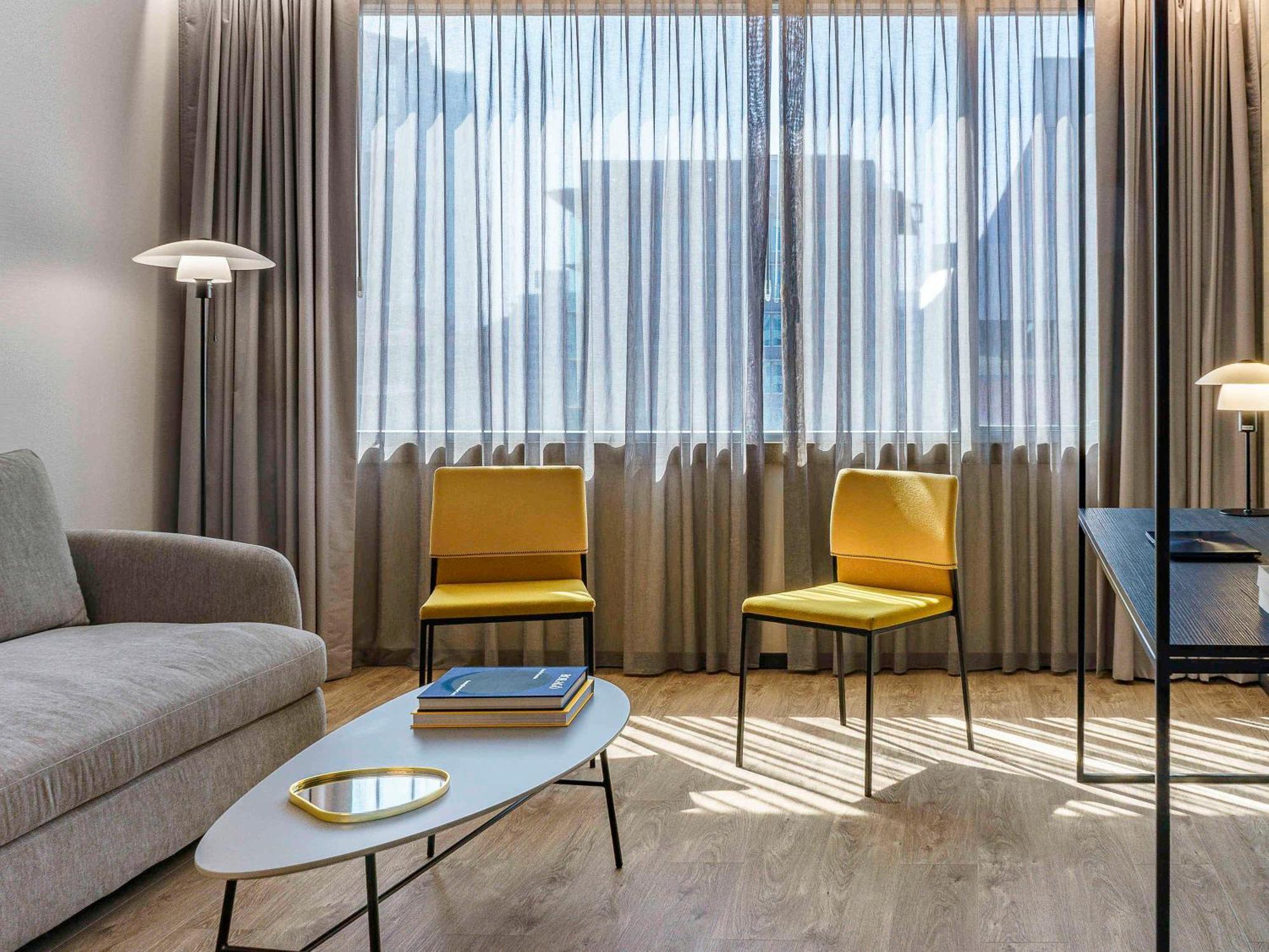 Pullman Santiago El Bosque Hotel ภายนอก รูปภาพ A room at the hotel