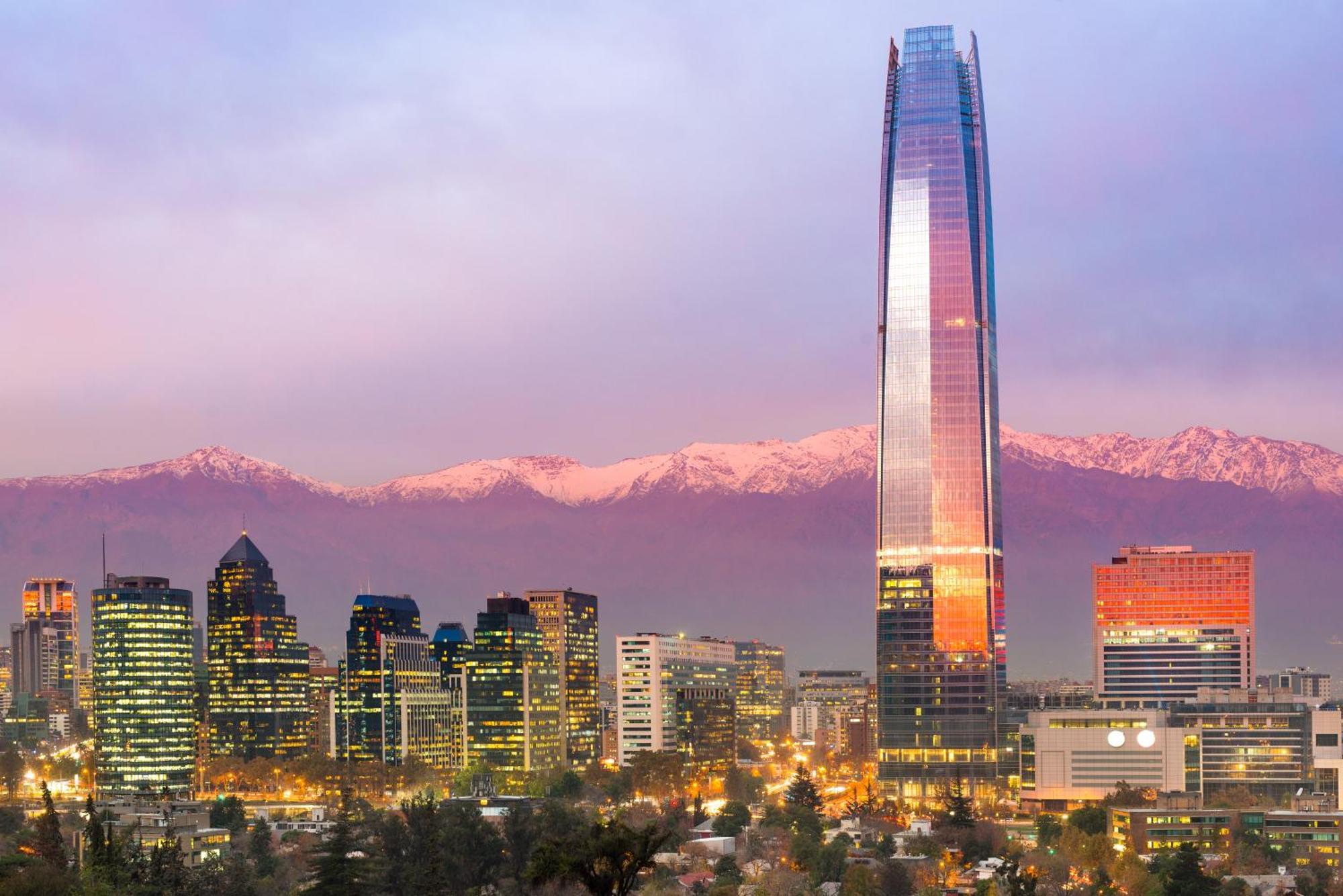 Pullman Santiago El Bosque Hotel ภายนอก รูปภาพ Santiago skyline