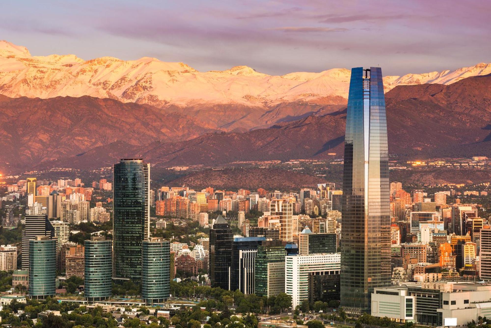 Pullman Santiago El Bosque Hotel ภายนอก รูปภาพ Santiago skyline